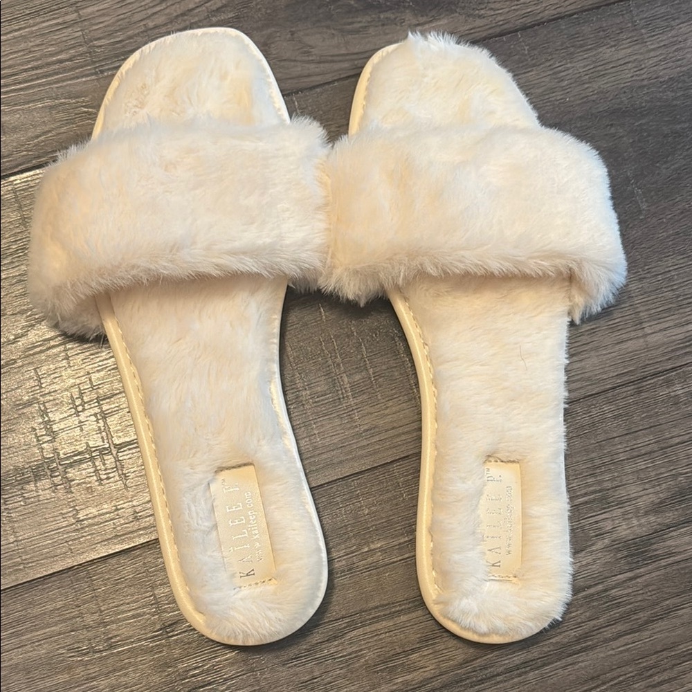 New, unworn Kailee P bridal slippers 🤍